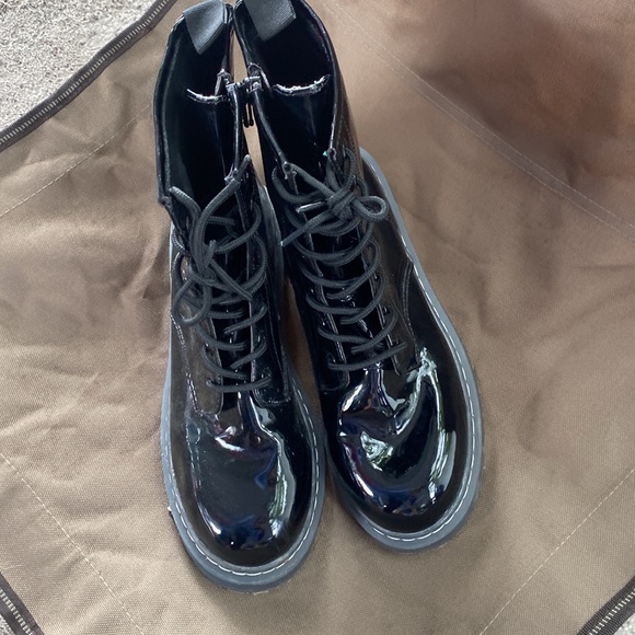 Boots - Picture 2 of 6